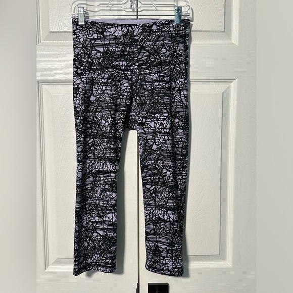 Old Navy Active Capri Leggings Bundle of 2 Size Medium - Picture 2 of 9